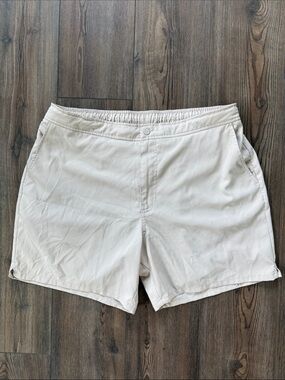 Gilly Hicks by Hollister Light Cream Flat-Front Nylon Lining Men’s Shorts